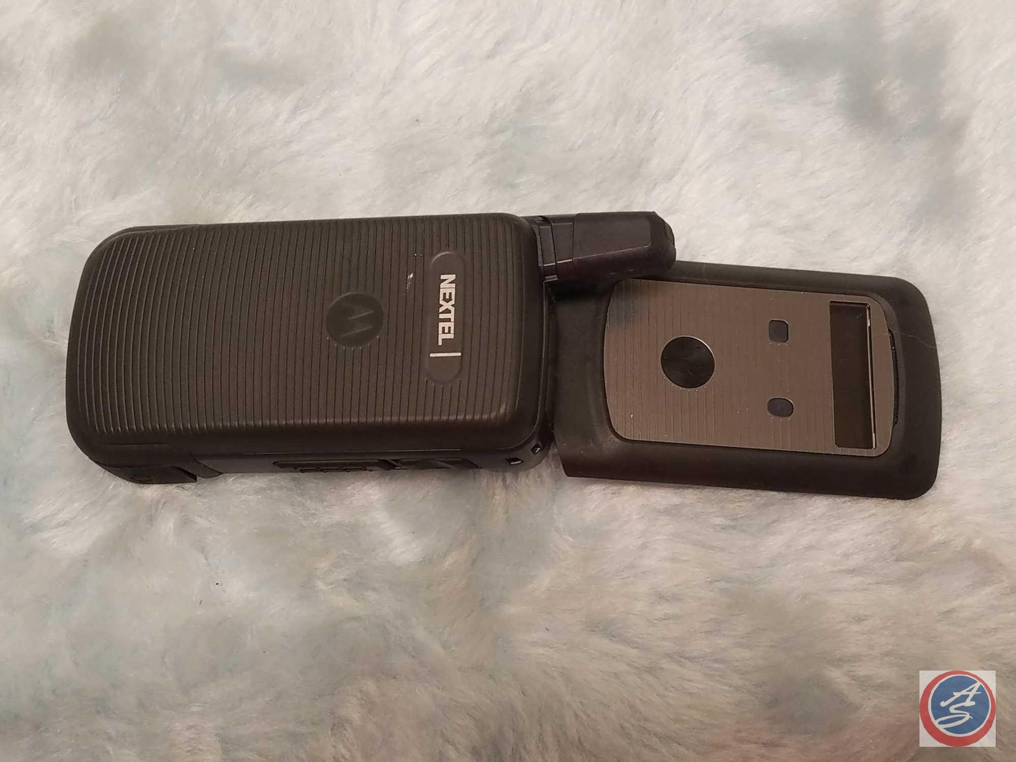 Nextel Motorola i576 Flip Phone with Belt Clip, Samsung Chrono Flip Phone in Original Box {{NO