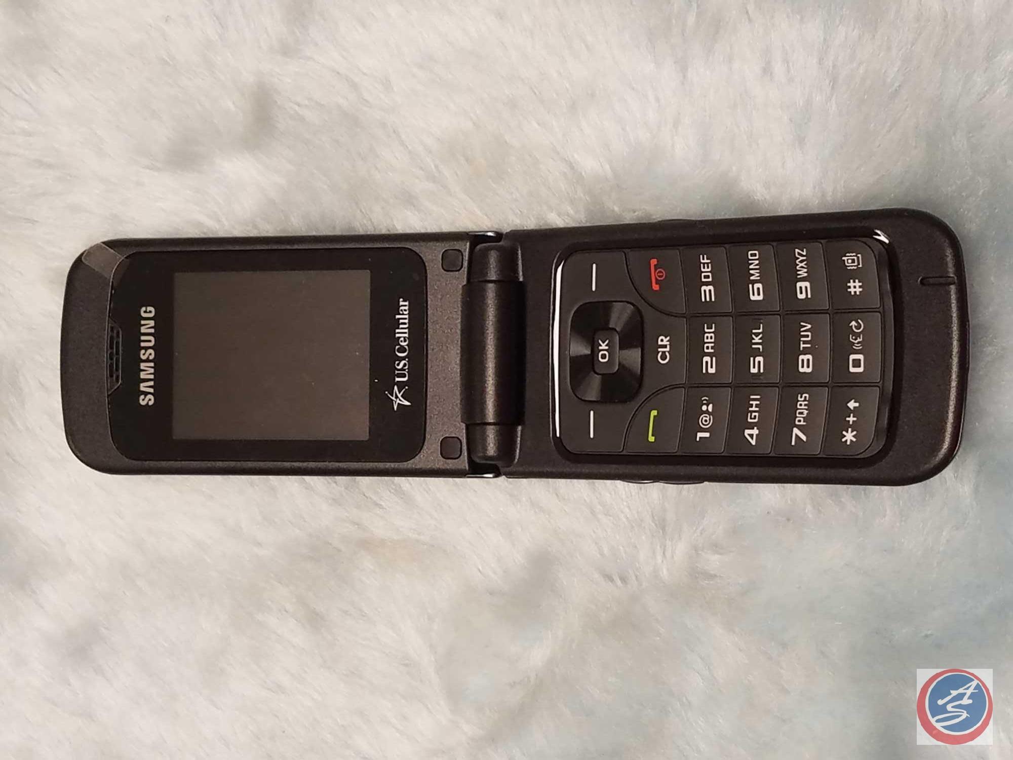 Nextel Motorola i576 Flip Phone with Belt Clip, Samsung Chrono Flip Phone in Original Box {{NO