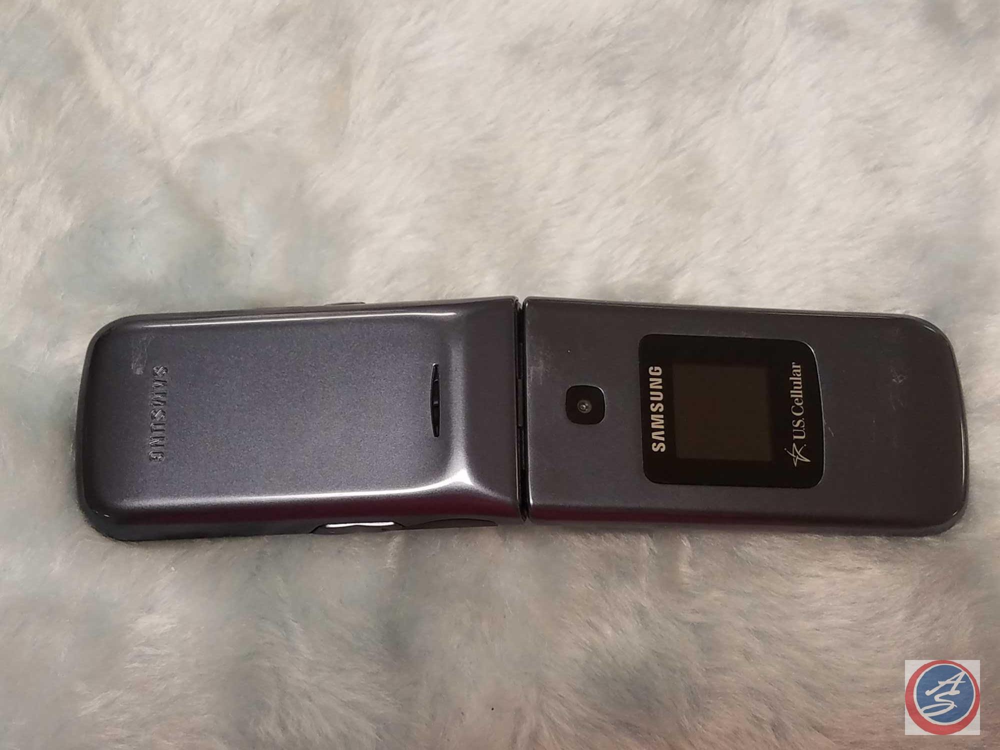 Nextel Motorola i576 Flip Phone with Belt Clip, Samsung Chrono Flip Phone in Original Box {{NO