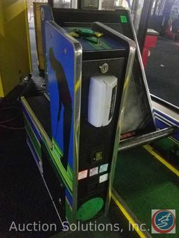 Putt Championship Edition Golf Arcade Game with Intercard Reader Serial No. Put-01092 No Model No.