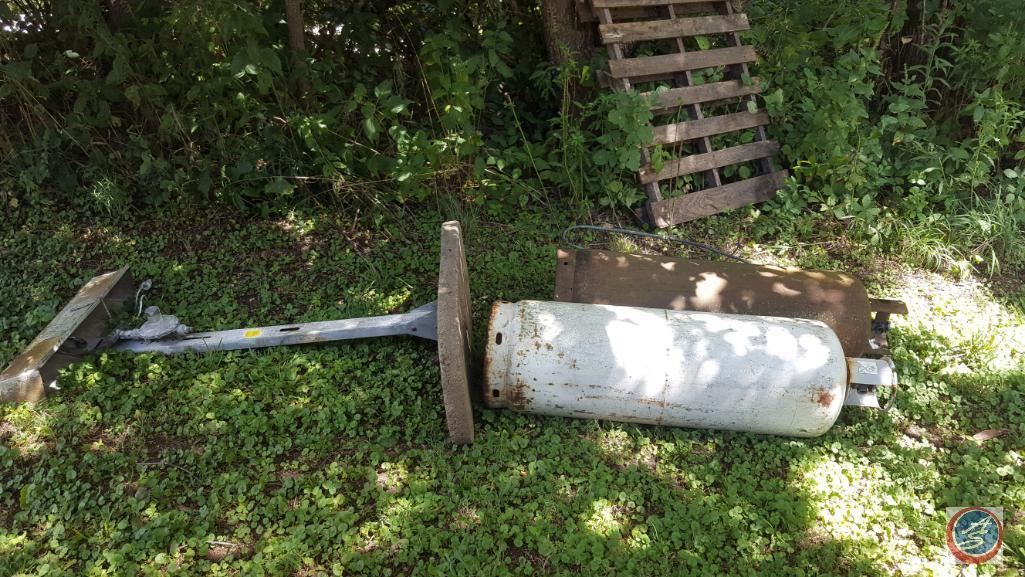 Propane Diverters and Regulator w/ (2) 100 Lb. Propane Tanks