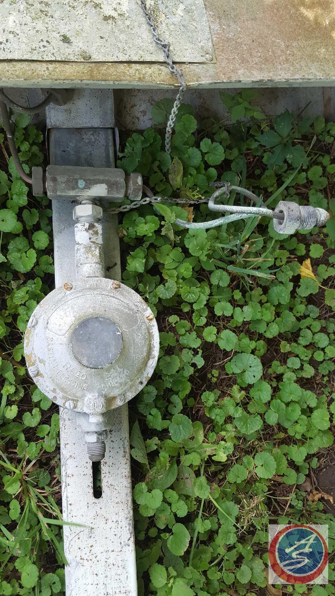 Propane Diverters and Regulator w/ (2) 100 Lb. Propane Tanks