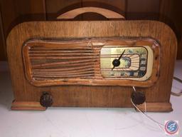 1942 Philco Vintage Portable Tube Radio Model No. 42-PT94