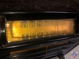 Vintage Broadcast Short Wave Radio [[NO MODEL NO. VISIBLE]]