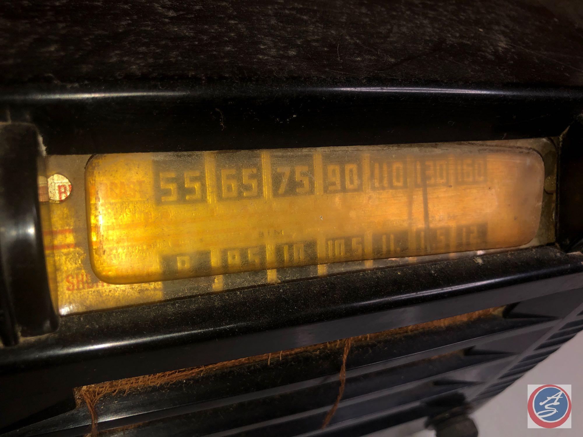 Vintage Broadcast Short Wave Radio [[NO MODEL NO. VISIBLE]]