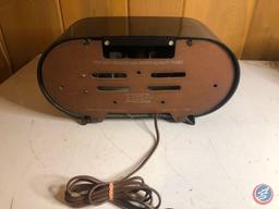 Vintage Zenith Portable Tube Radio Model No. H511Y