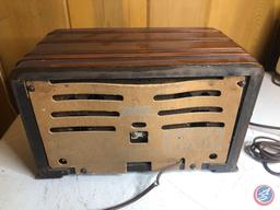 Vintage Zenith Long Distance Radio with Tone Control Model No. 6D538