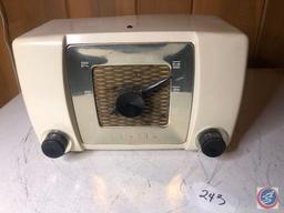 Zenith Vintage Long Distance Radio Model No. H615-WZ