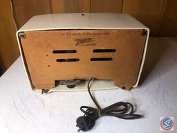 Zenith Vintage Long Distance Radio Model No. H615-WZ