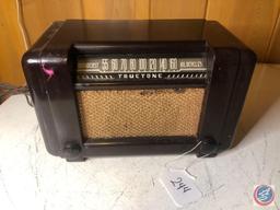 Trutone Vintage Portable Tube Radio Model No. D2910
