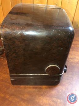 RCA Victor Portable Tube Radio Model No. 5Q55