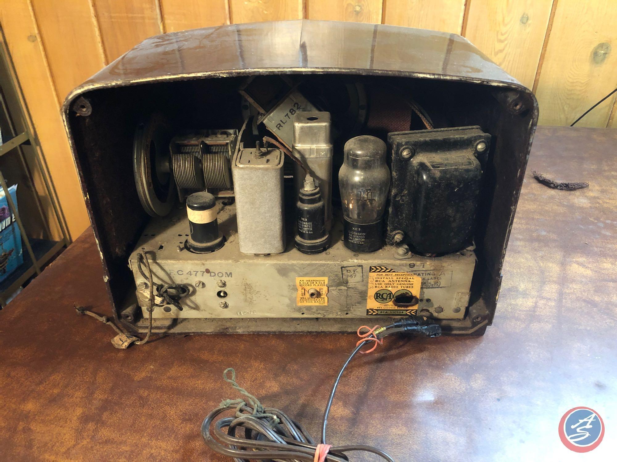 RCA Victor Portable Tube Radio Model No. 5Q55