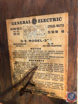 1947 General Electric Vintage Standard Broadcast Radio Model No. 221