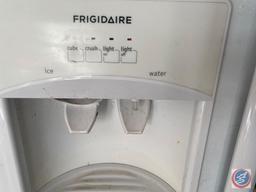 Fridgidaire side by side refrigerator/freezer