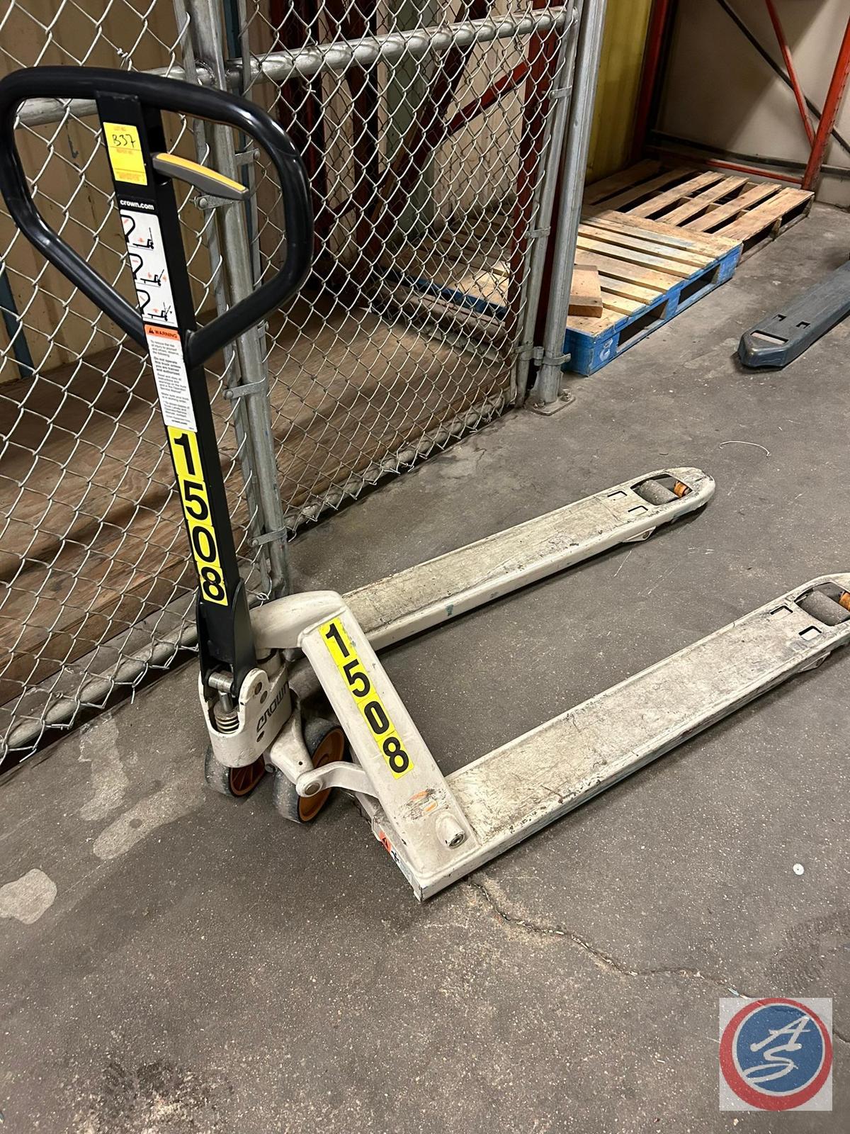 Manual pallet jack