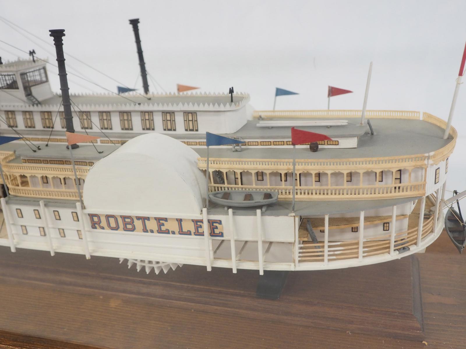 Robert E Lee paddle boat