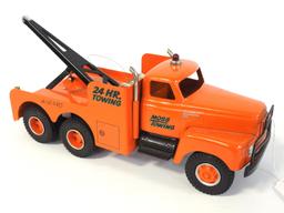 International Moss Towing truck