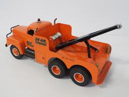 International Moss Towing truck
