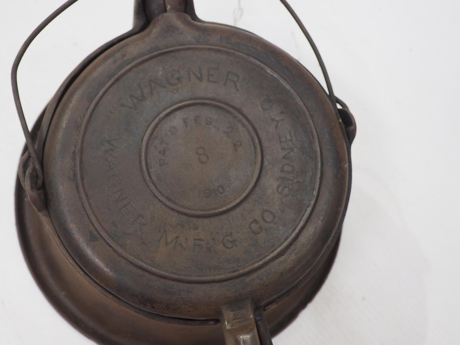 Wagner No.8 cast iron waffle iron