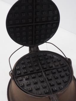Wagner No.8 cast iron waffle iron