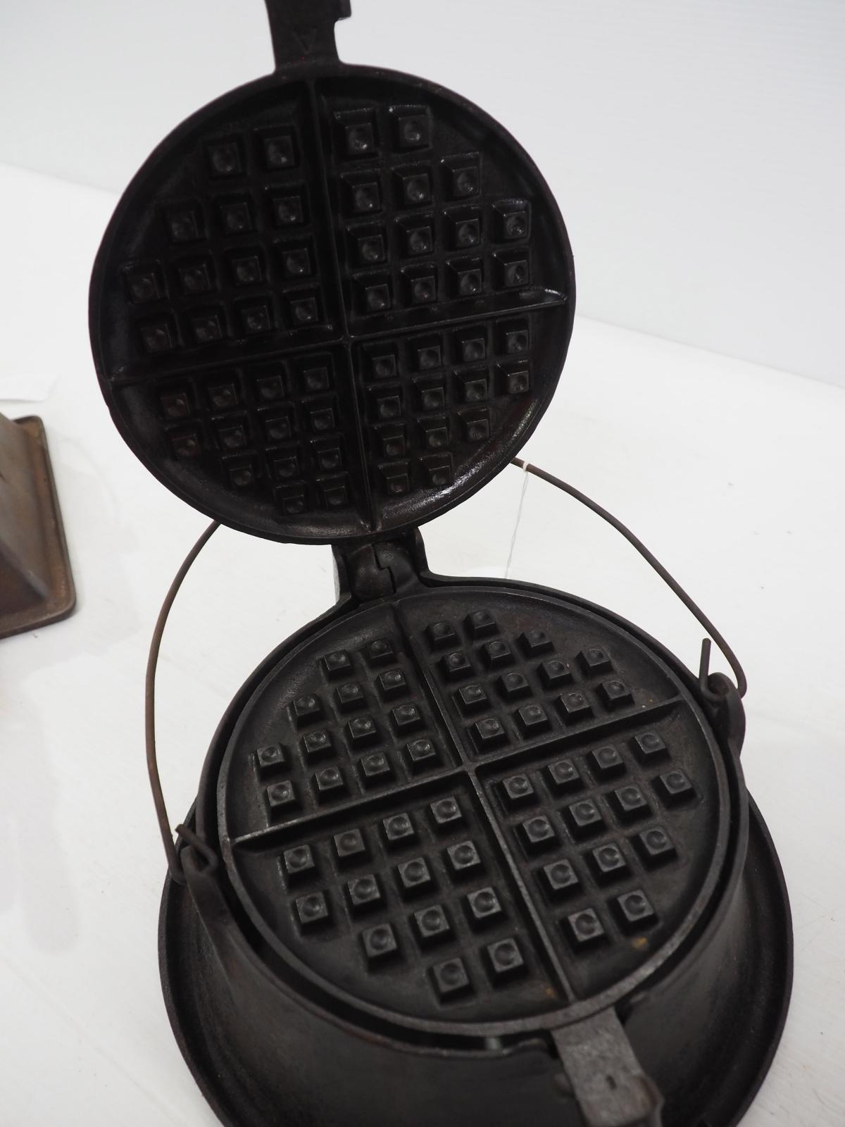 Griswold No.8 cast iron waffle iron