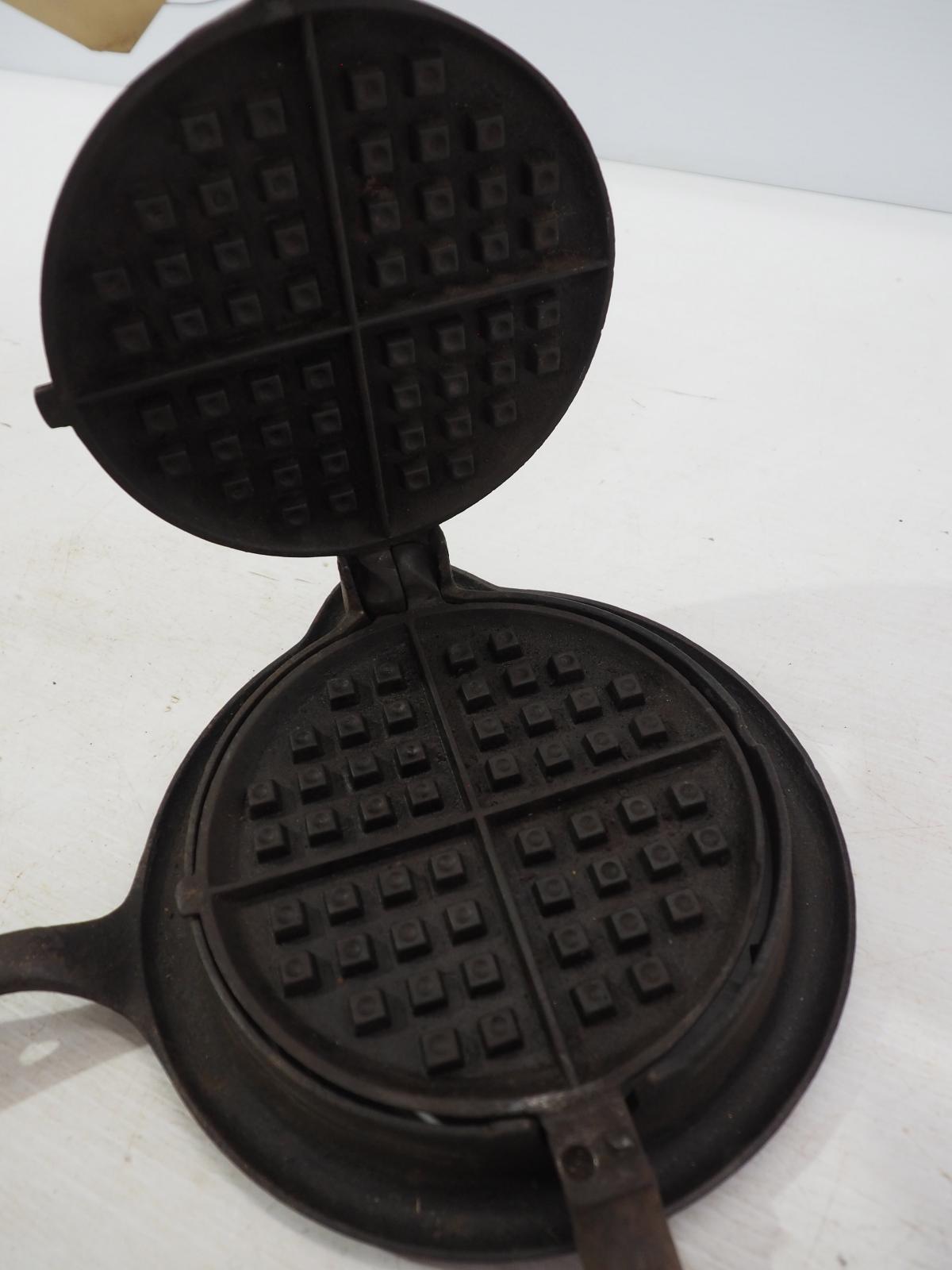 Griswold cast iron No.7 Waffle Iron