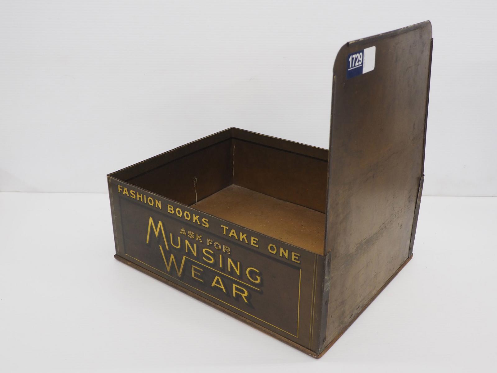 Munsing Wear Product display