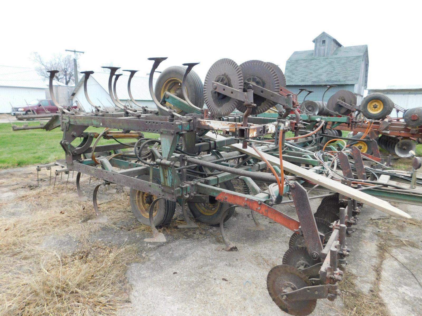 JOHN DEERE 1010 24FT FLAT FOLD FIELD CULTIVATOR