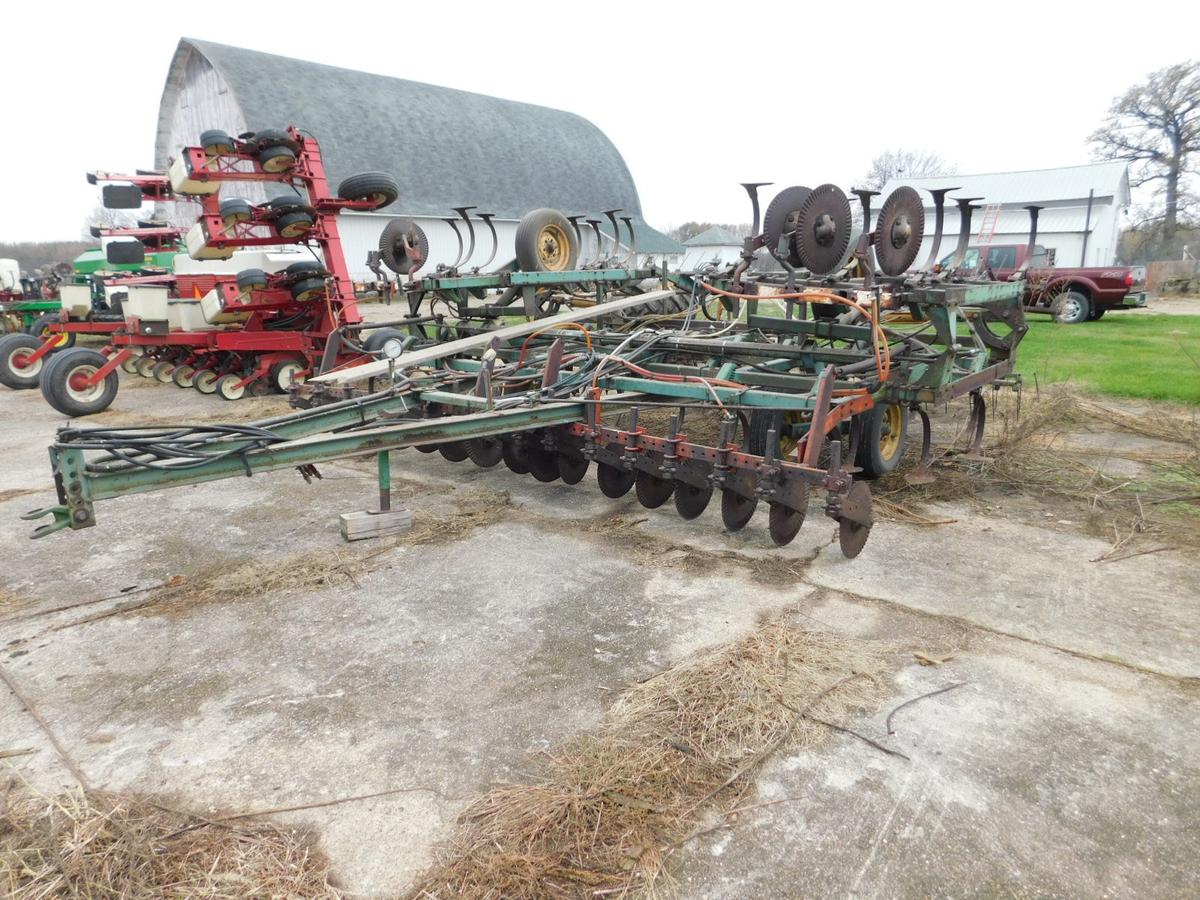 JOHN DEERE 1010 24FT FLAT FOLD FIELD CULTIVATOR