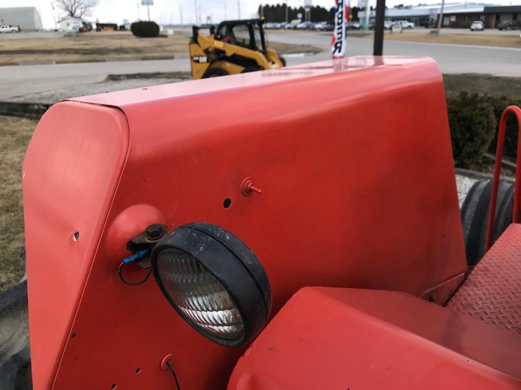 1972 ALLIS CHALMERS 210 OPEN STATION TRACTOR