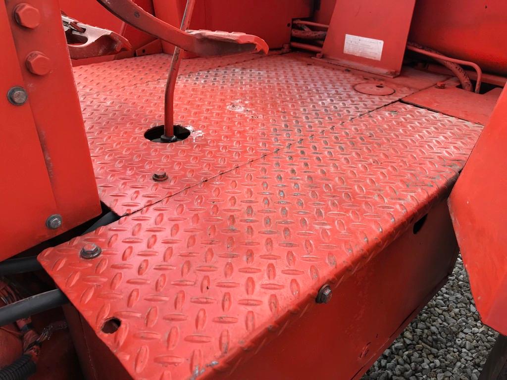 1972 ALLIS CHALMERS 210 OPEN STATION TRACTOR