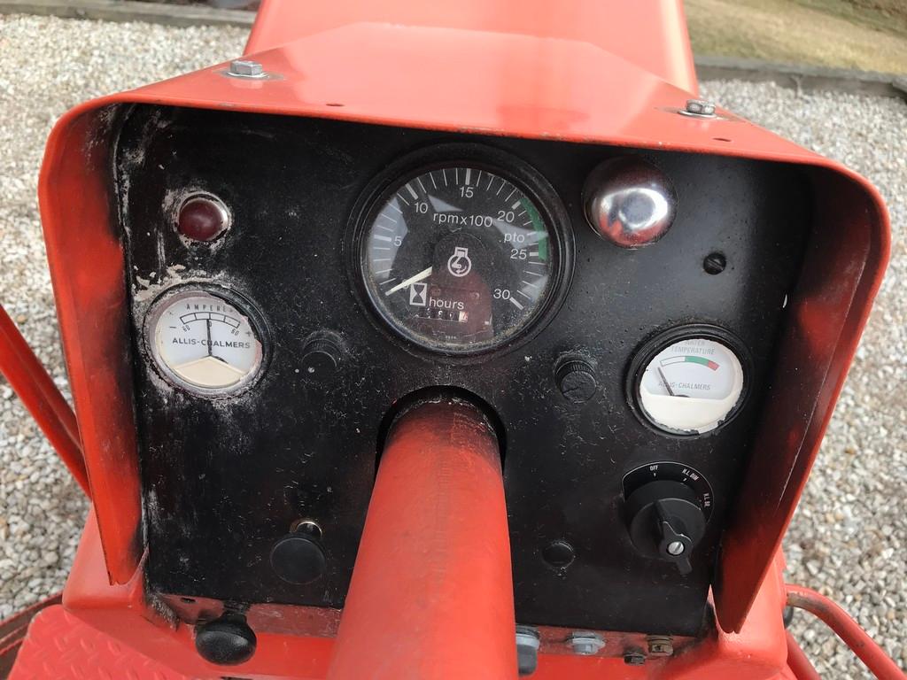 1972 ALLIS CHALMERS 210 OPEN STATION TRACTOR