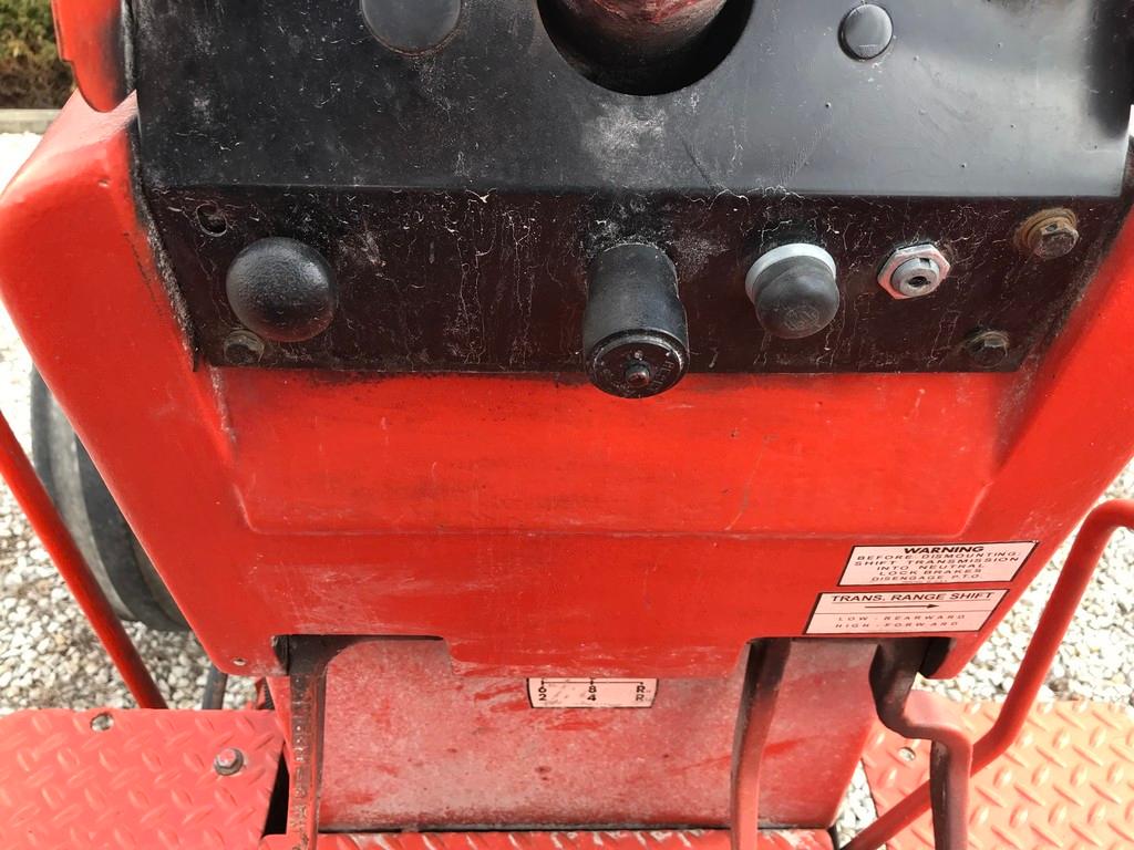 1972 ALLIS CHALMERS 210 OPEN STATION TRACTOR