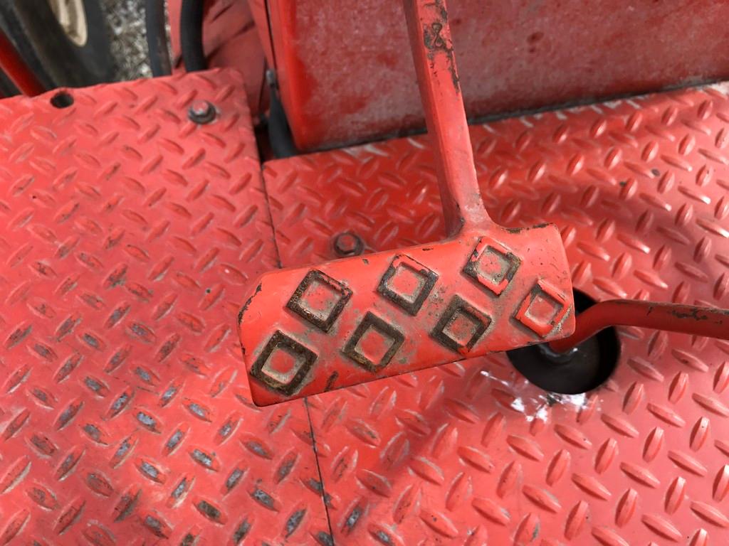 1972 ALLIS CHALMERS 210 OPEN STATION TRACTOR