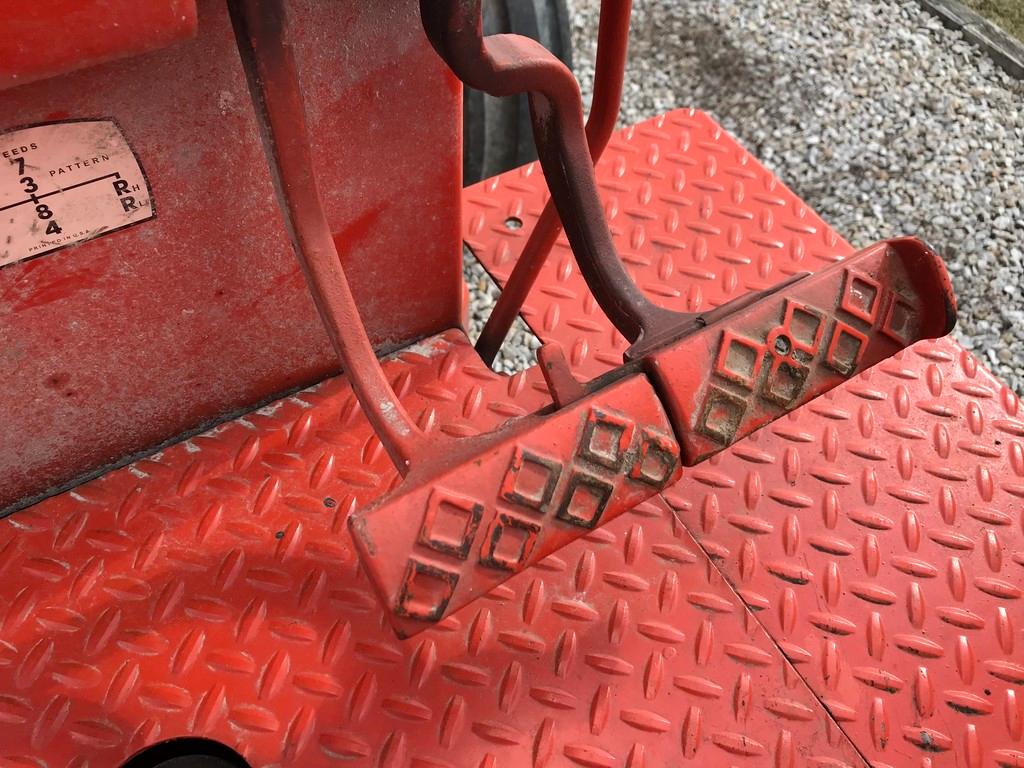 1972 ALLIS CHALMERS 210 OPEN STATION TRACTOR