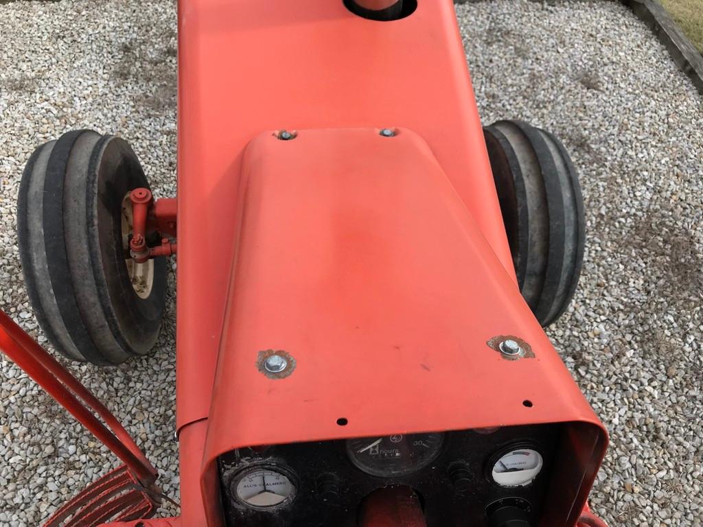 1972 ALLIS CHALMERS 210 OPEN STATION TRACTOR