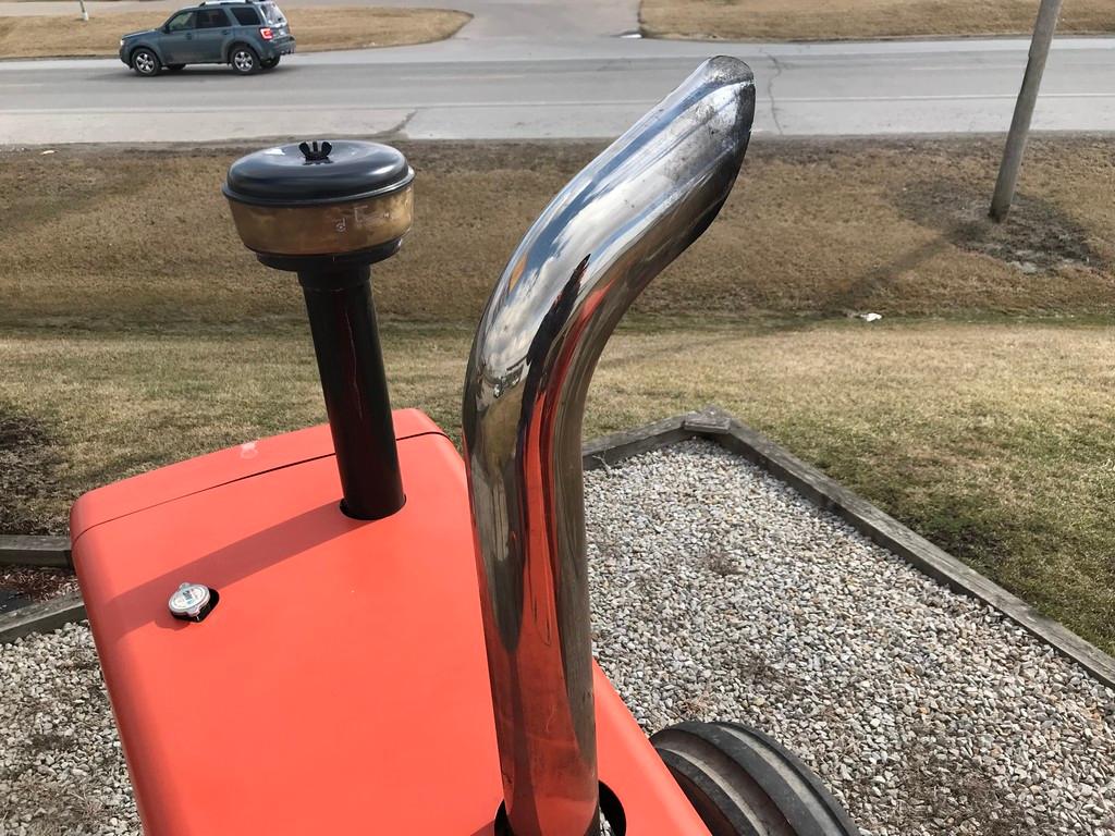1972 ALLIS CHALMERS 210 OPEN STATION TRACTOR