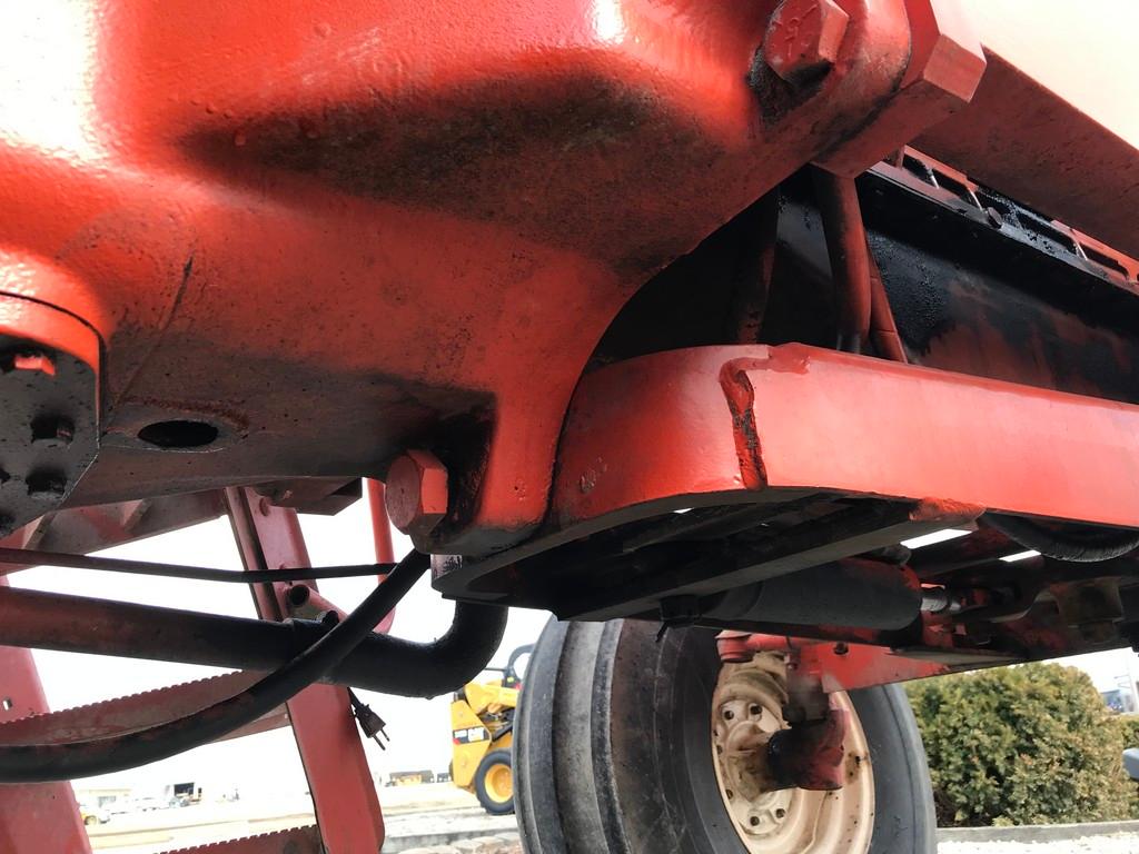 1972 ALLIS CHALMERS 210 OPEN STATION TRACTOR