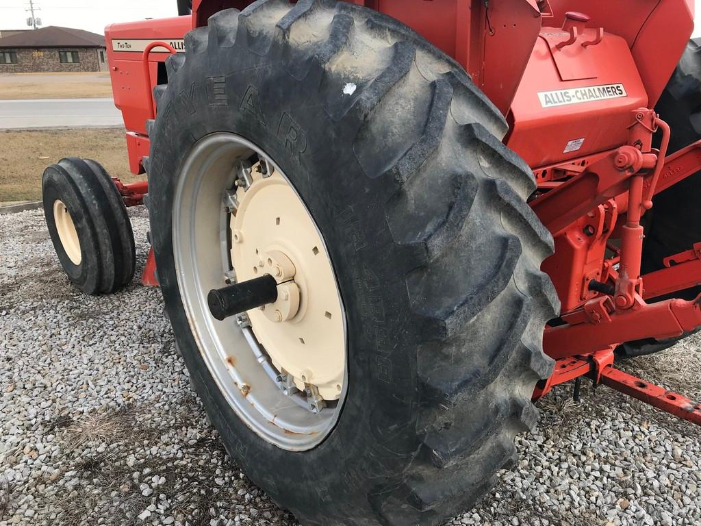 1972 ALLIS CHALMERS 210 OPEN STATION TRACTOR