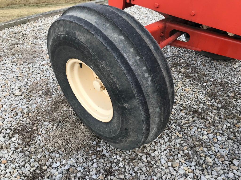 1972 ALLIS CHALMERS 210 OPEN STATION TRACTOR