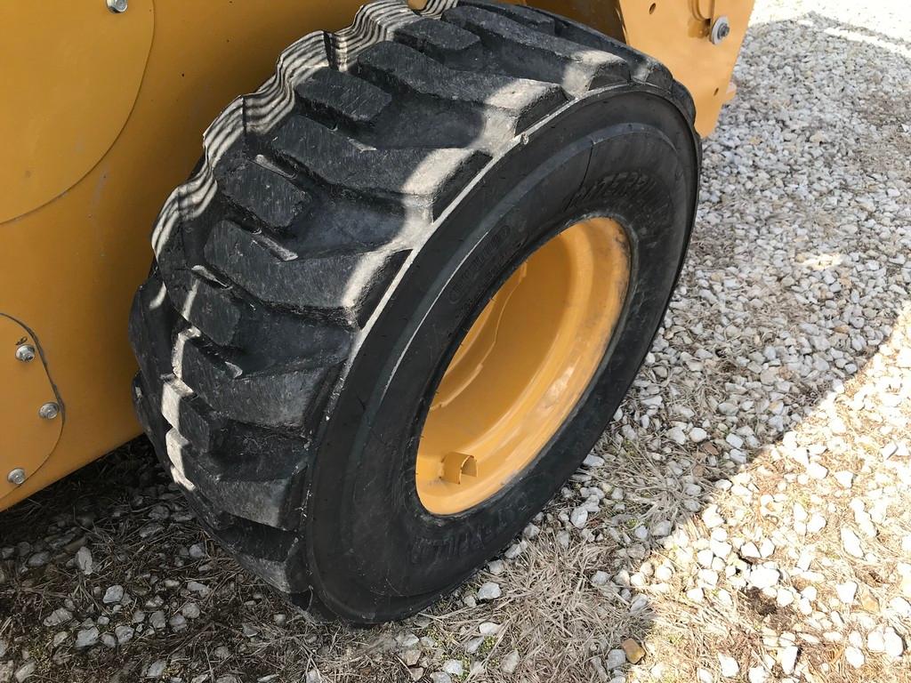 2016 CAT 242D SKID LOADER