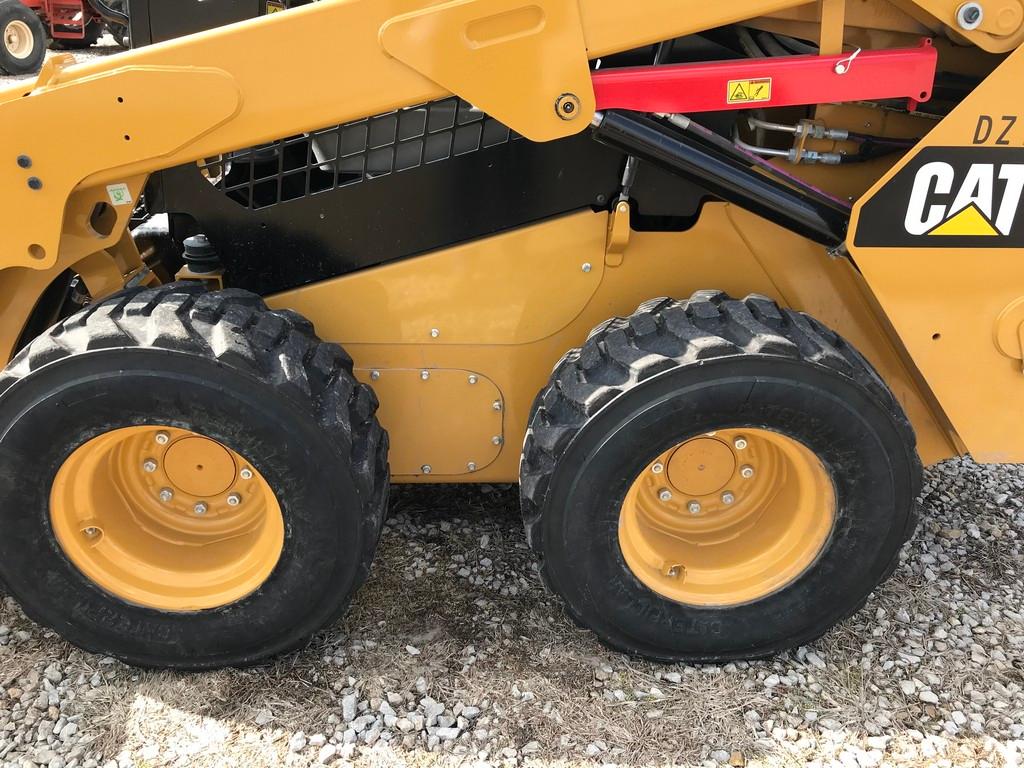 2016 CAT 242D SKID LOADER
