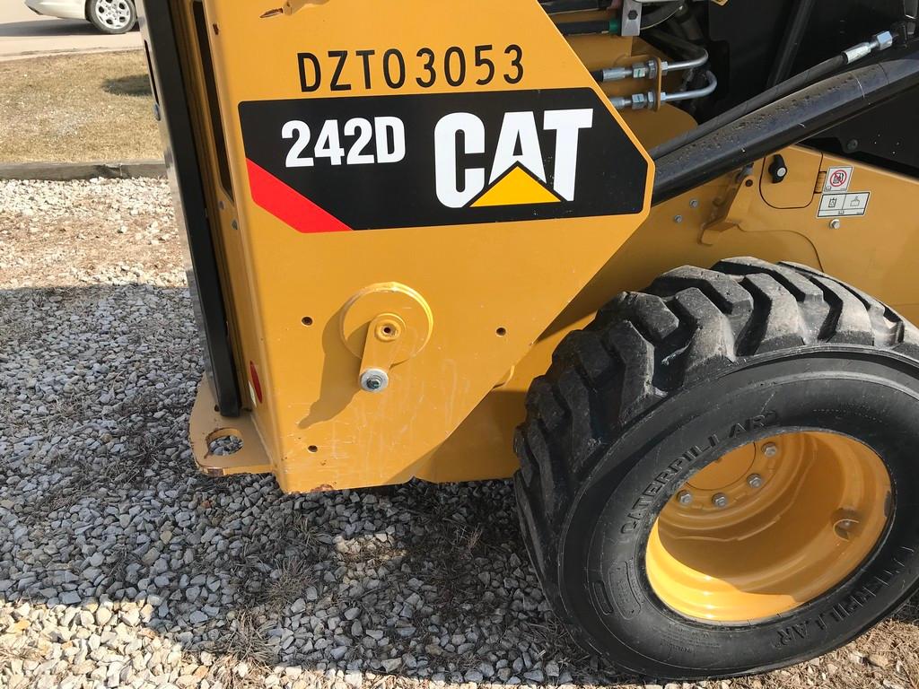 2016 CAT 242D SKID LOADER