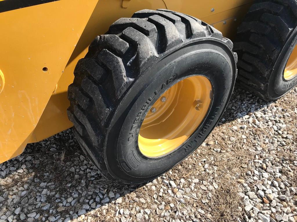 2016 CAT 242D SKID LOADER