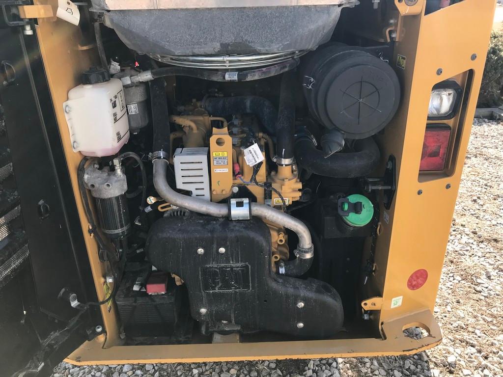 2016 CAT 242D SKID LOADER