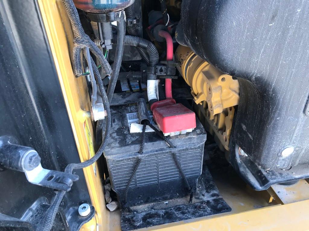 2016 CAT 242D SKID LOADER