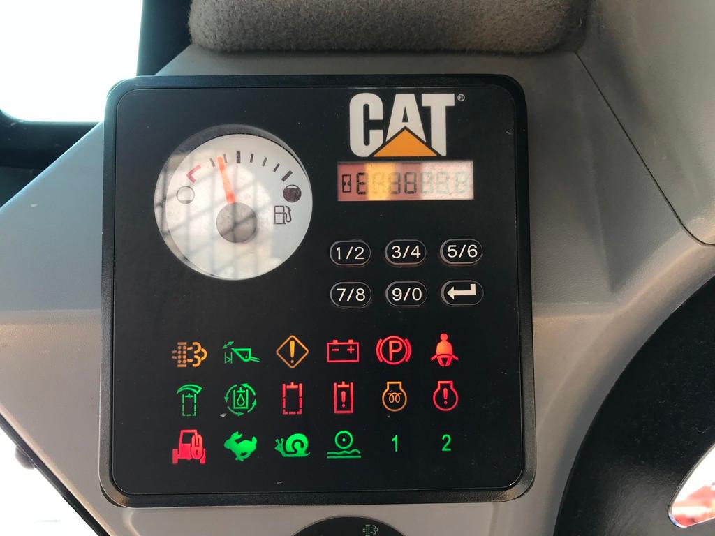 2016 CAT 242D SKID LOADER