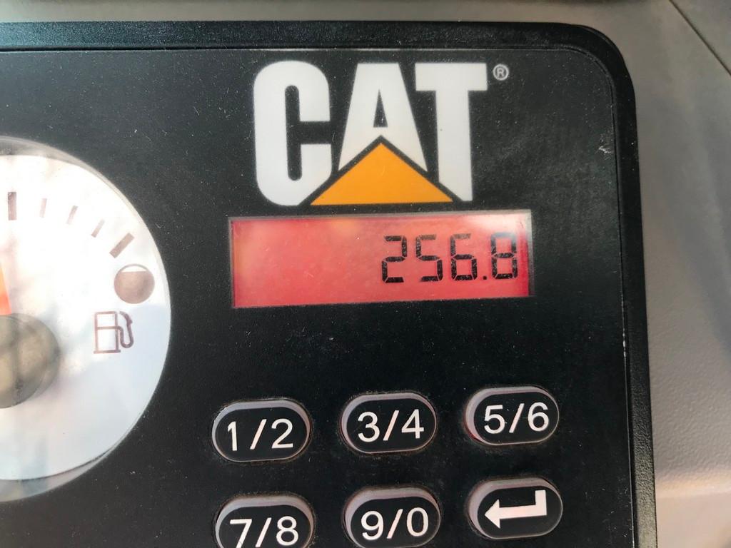 2016 CAT 242D SKID LOADER