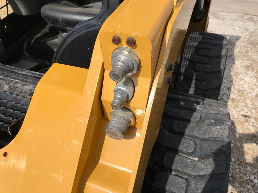 2016 CAT 242D SKID LOADER
