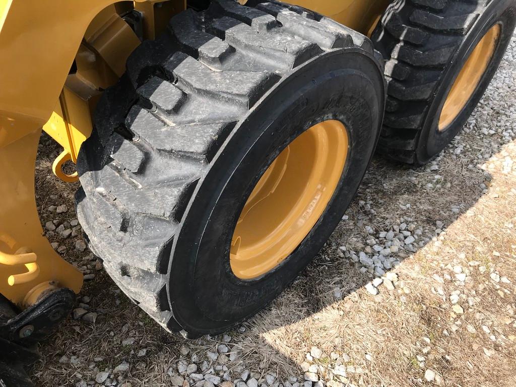 2016 CAT 242D SKID LOADER